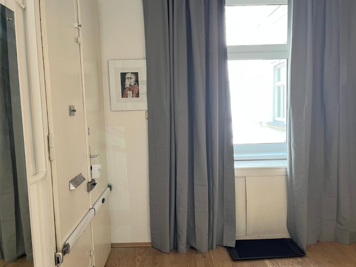 Stylish Apt Near Urania 1Br Apartment Vienna Exterior photo