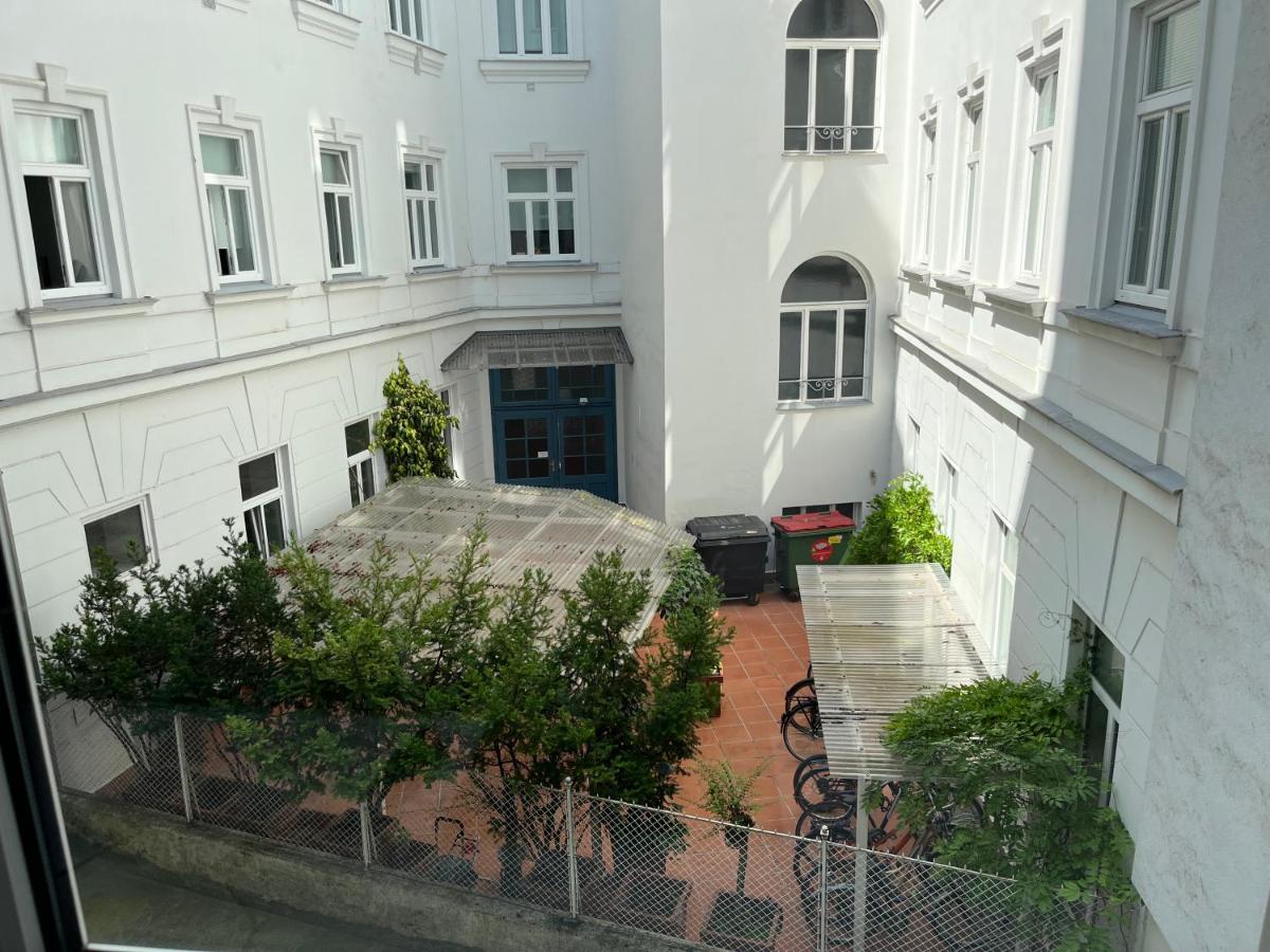 Stylish Apt Near Urania 1Br Apartment Vienna Exterior photo